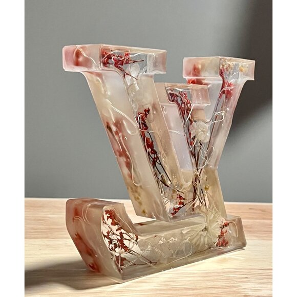 Decorative Resin Letter "LV" With Preserved Red & White Flowers - Picture 3 of 5